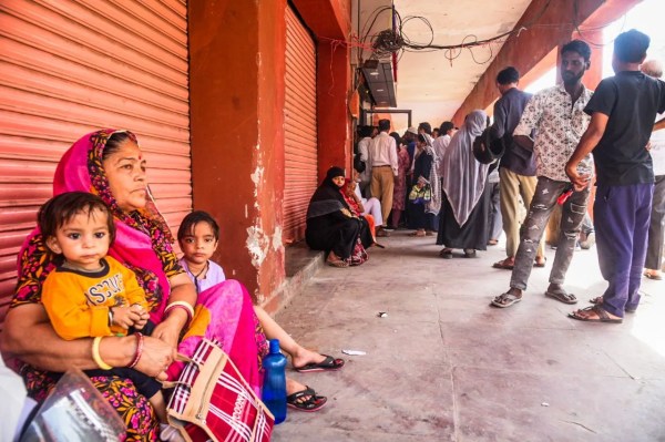 Lines for gas booking 