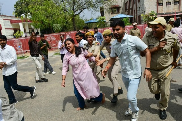 Demonstration by nsui at university 