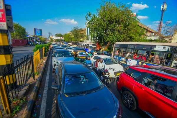 Left turn on road is very difficult 