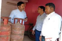 Gas cylinders seized in Katni