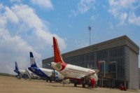 ईरान हमले का असर: लखनऊ अमौसी एयरपोर्ट से दुबई, अबू धाबी की 8 उड़ानें रद्द (फोटो सोर्स : Airport Department WhatsApp News Group)