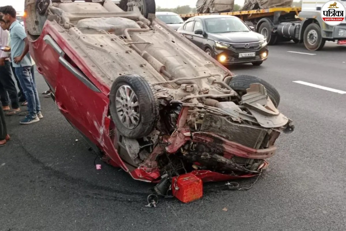Car Overturns on Delhi-Mumbai Expressway