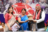 वकालत, पत्रकारिता और बहादुरी के क्षेत्र में उत्कृष्ट योगदान देने वालों को मिला सम्मान (फोटो सोर्स : भाषा WhatsApp News Group)