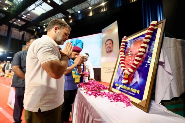 

राहुल गांधी के बयान पर मंत्री असीम अरुण का पलटवार, कहा – ‘चमचा युग’ पढ़ें
