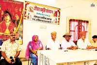 जौहर श्रद्धांजलि समारोह की जानकारी देते पदाधिकारी, पत्रिका फोटो