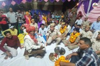 सफाईकर्मी की बेटियों की शादी में भात भरते पुलिसकर्मी, पत्रिका फोटो