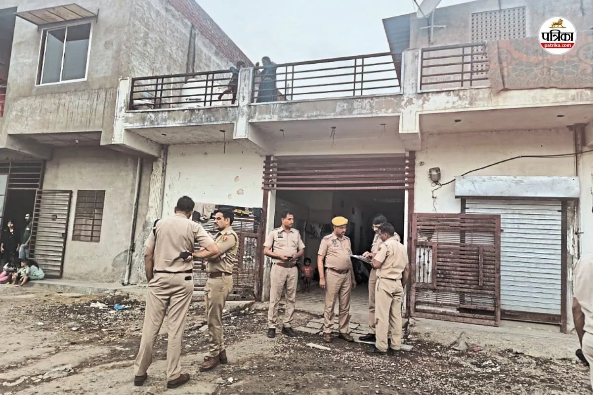 घटनास्थल पर जांच करते पुलिसकर्मी, पत्रिका फोटो