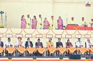 सिटी पैलेस में मंचासीन सम्मानित विभूतियां, पत्रिका फोटो