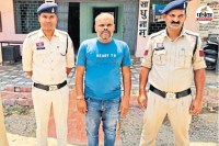 केंद्र प्रभारी गिरफ्तार (फोटो सोर्स- पत्रिका)