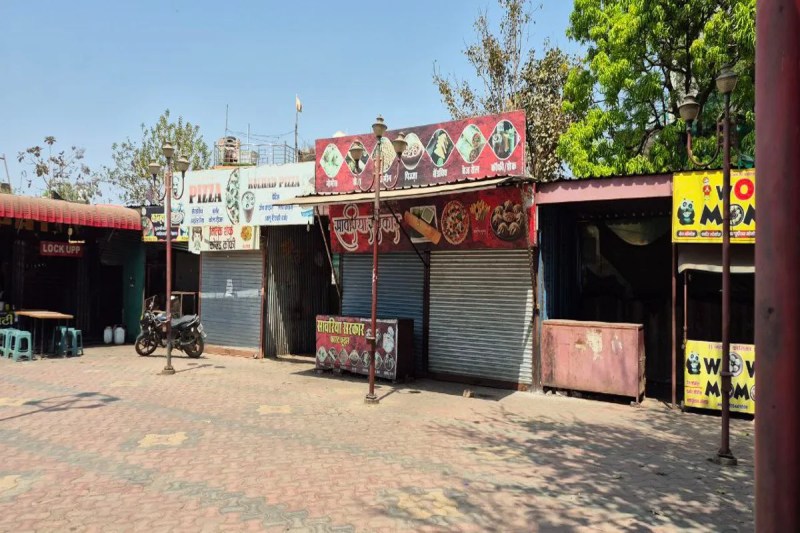 शहर में अधिकांश छोटे दुकानदार थे घरेलू गैस सिलेंडर के सहारे, कॉमर्शियल वाले भी लगा रहे भट्टी