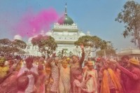 सदियों पुरानी परंपरा ने फिर दिया भाईचारे और साझी संस्कृति का संदेश (फोटो सोर्स : भाषा WhatsApp News Group)