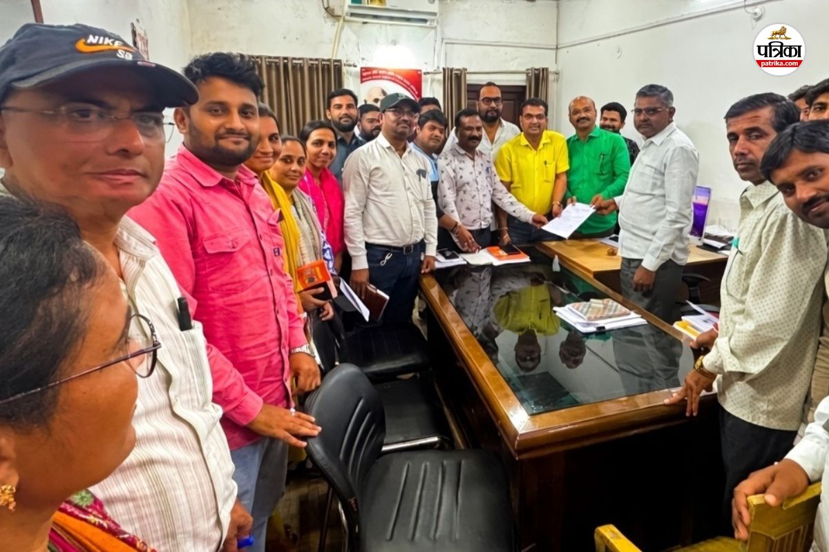 Rajasthan Panchayat News Sagwara Panchayat Samiti issues warning no promotion no work memorandum submitted