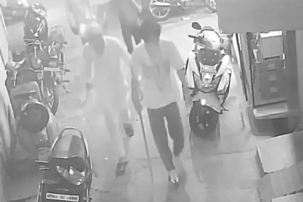6-Year-Old Girl Struck on Head with Sword by criminals in bhopal cctv video viral mp news