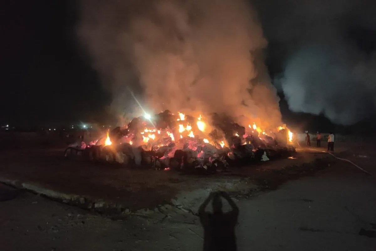 Rawatsar Factory Fire News, Devi Kot Agro Industries Fire, Rajasthan Cotton Factory Blaze, Rawatsar Breaking News, Cotton and Binola Fire Incident, Massive Industrial Fire Rajasthan, Agro Industry Loss Crores, Fire in Hanumangarh District, Cotton Bales Burned in Factory, Rajasthan Fire Department Action, Industrial Accident Rawatsar, Late Night Factory Fire India, Agriculture Processing Unit Fire, Stock Loss in Factory Blaze, Rajasthan Local News Update