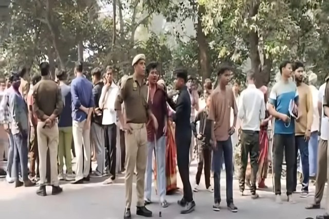 पिहानी तिराहे पर भीषण हादसा, ट्रक की चपेट में आकर युवक की मौत