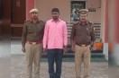 पुलिस की गिरफ्त में आरोपी, फोटो सोर्स- उन्नाव पुलिस