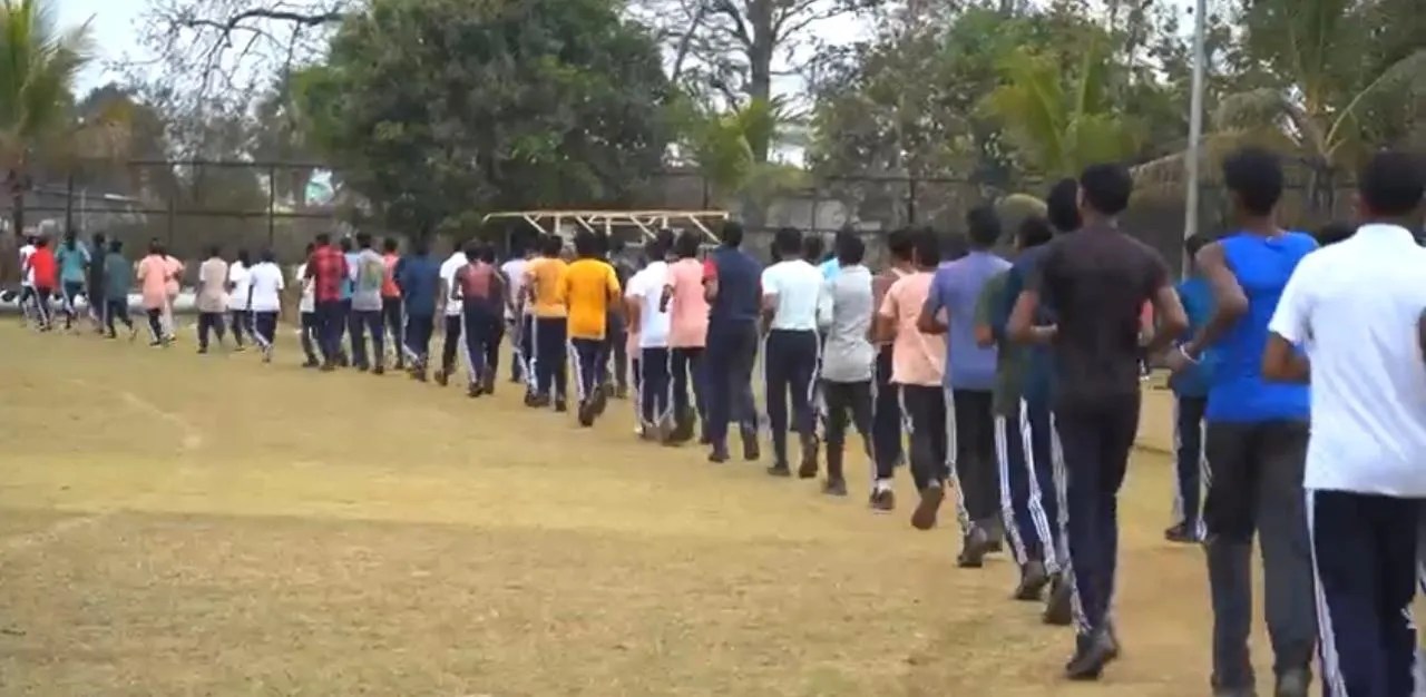 CG News: हिंसा की राह छोड़, उम्मीदों की दौड़, बस्तर नई पहचान की ओर, खेल  प्रतिभाओं को प्रोत्साहित करने 25 लाख रुपये की पुरस्कार की घोषणा… | Leaving  The ...