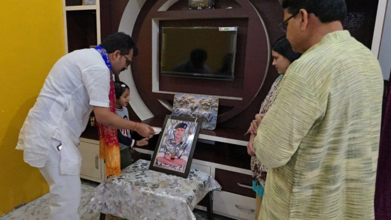 शाहिद शशिकांत तिवारी को नमन, फोटो सोर्स- आयोजक