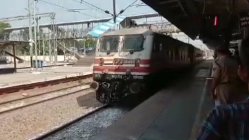 होली स्पेशल ट्रेन फोटो सोर्स- पत्रिका