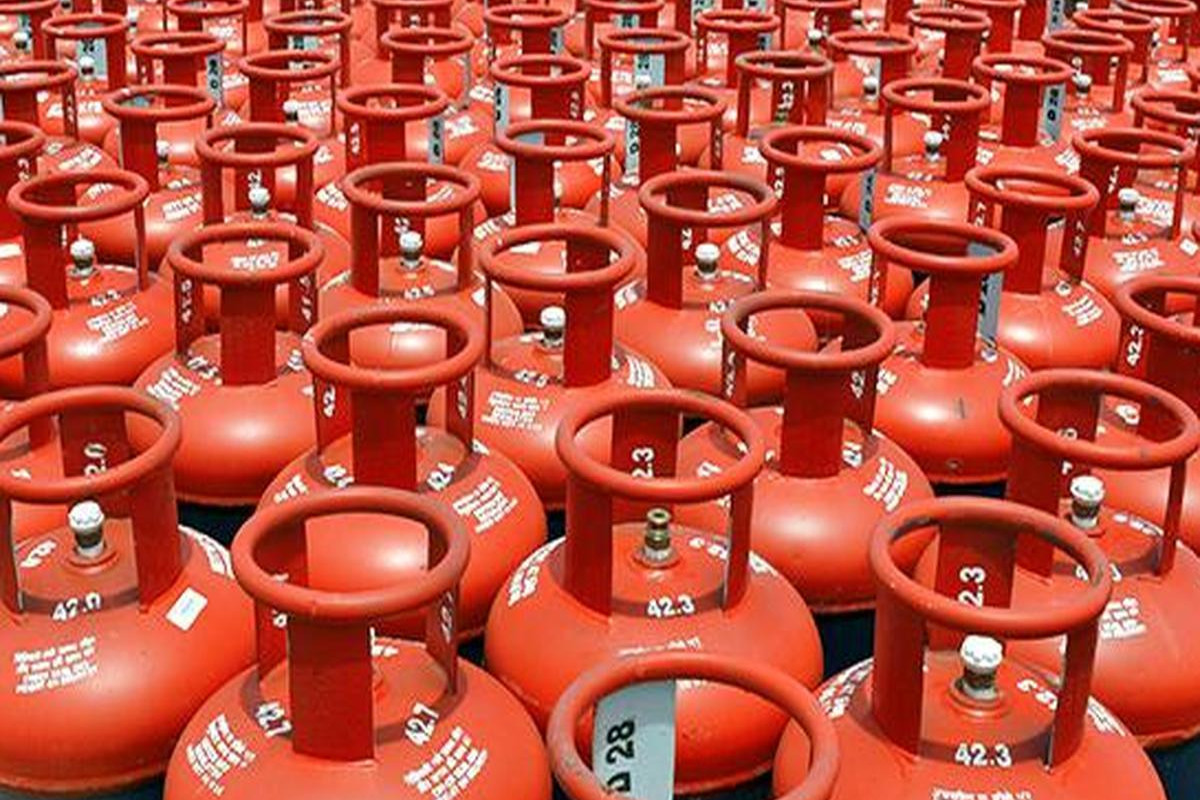 LPG gas cylinder, LPG gas cylinder latest news, LPG gas cylinder update news, LPG gas cylinder today news, LPG gas cylinder crisis, LPG gas cylinder crisis latest news, LPG gas cylinder crisis update news, LPG gas cylinder crisis in Rajasthan, LPG gas cylinder crisis in Sikar