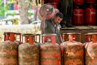 LPG cylinder booking rules unchanged as government clarifies no new time limits and confirms adequate LPG supply across India