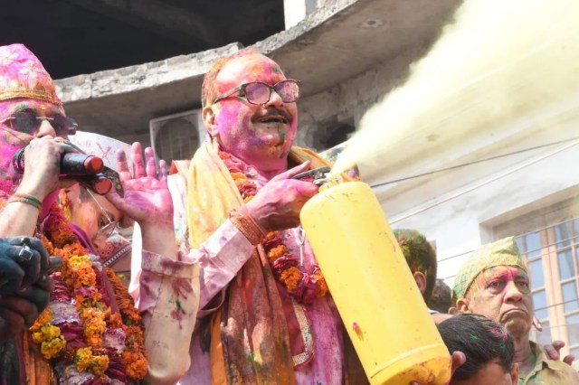 होली बारात में शामिल हुए डिप्टी सीएम ब्रजेश पाठक