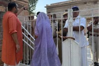 Jaswant Singh, Manvendra Singh, Sheetal Kanwar, Jodhpur, family dispute, second marriage, controversy, viral video, social media, house entry, mother-son conflict, Rajasthan politics, reception, relatives, family tension, Manvendra Singh Second Marriage