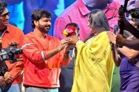 काजल राघवानी के साथ नाचे पवन सिंह