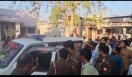 मौके पर खड़ी पुलिस, फोटो सोर्स- पत्रिका