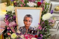 मां के निधन से टूट गईं एक्ट्रेस, आखिरी विदाई पर लिखा ऐसा भावुक नोट