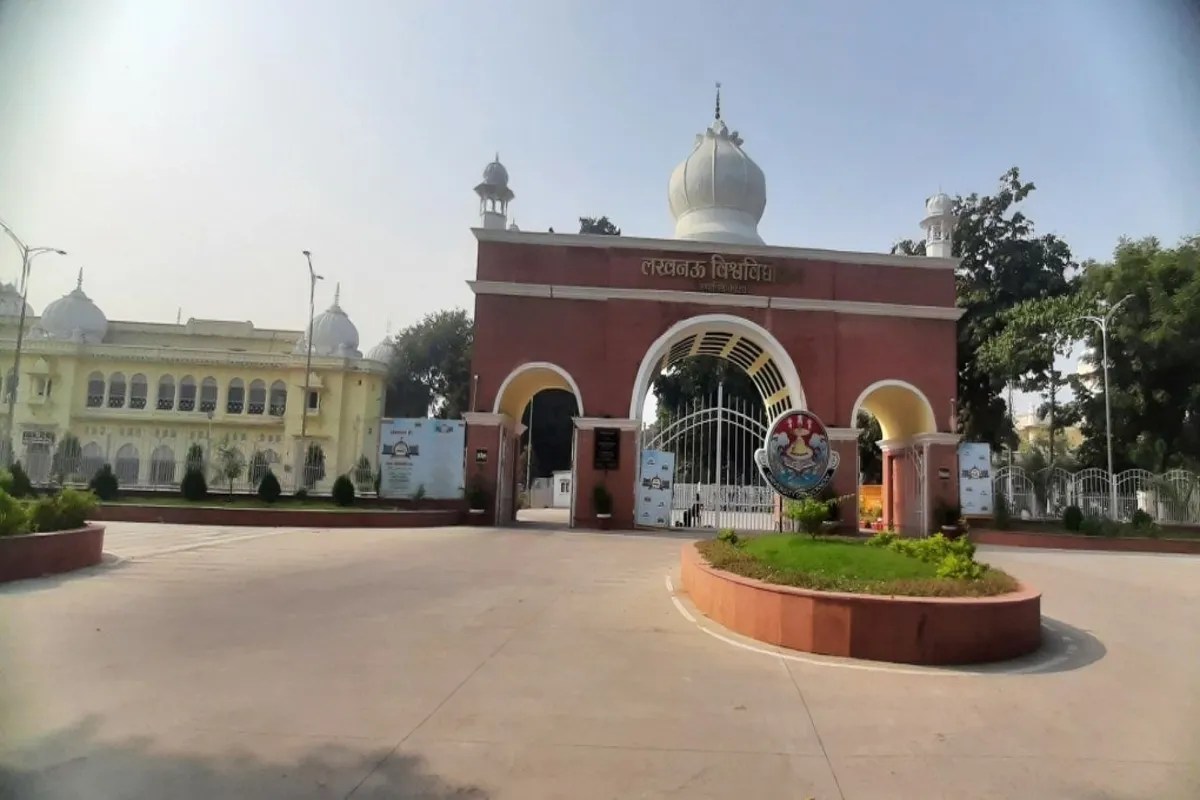 लखनऊ विश्वविद्यालय का बड़ा फैसला: यूजी, पीजी और पीएचडी में एआई शामिल, नए सत्र से पढ़ाई शुरू (फोटो सोर्स : भाषा WhatsApp News Group)