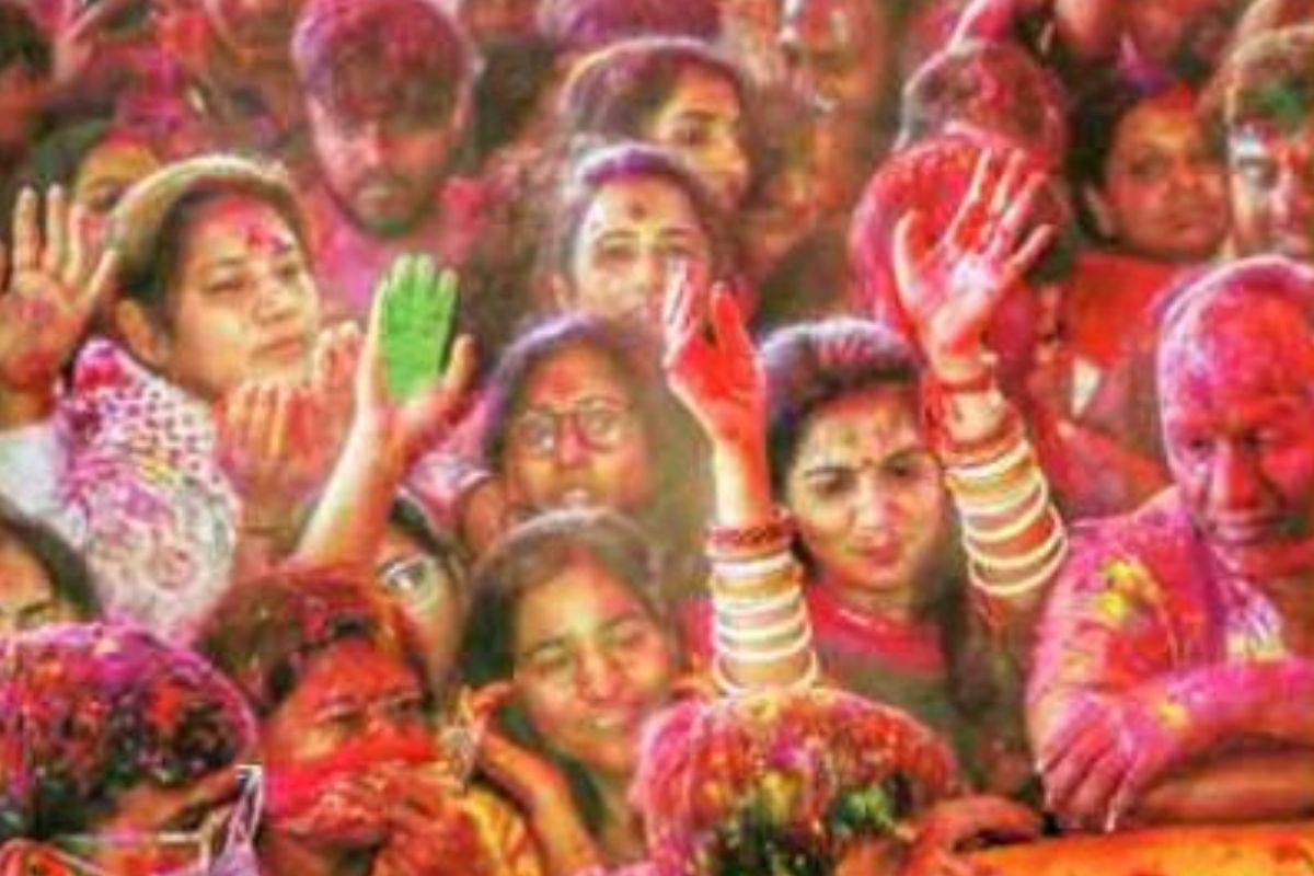 Jaipur Holi Celebration Devotees Celebrate with Colors at Govind Devji Temple City Flocks to Lord Court