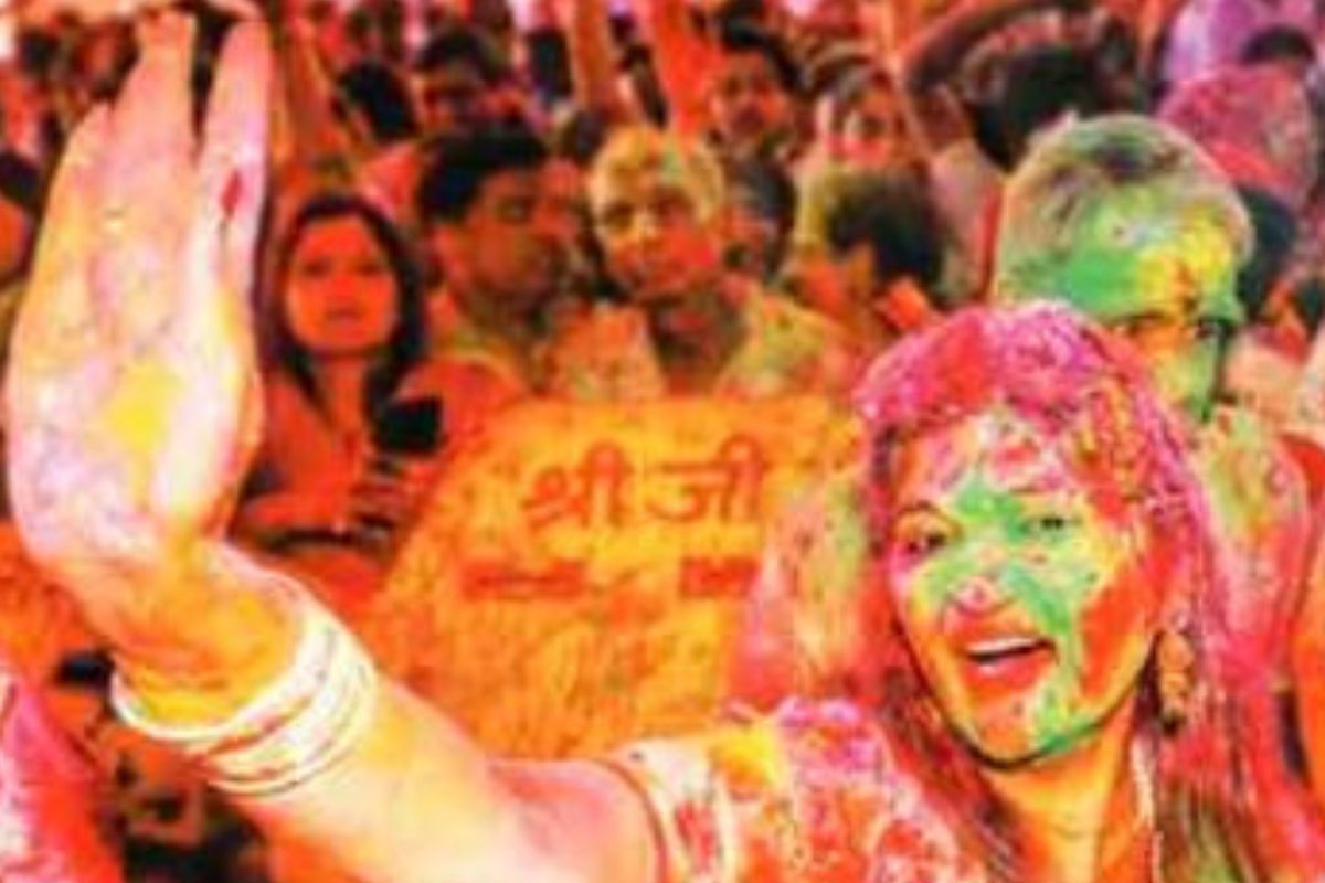 Jaipur Holi Celebration Devotees Celebrate with Colors at Govind Devji Temple City Flocks to Lord Court