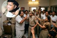 policemen who went to investigate molestation were attacked constable uniform torn sultanpur