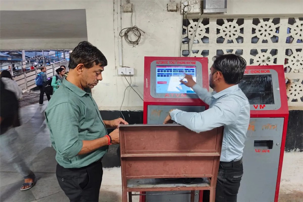 Only one ATVM machine at the station to issue tickets for more than a hundred trains