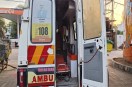 The gate lock of the 108 ambulance is being opened with a trick, no repairs are being done