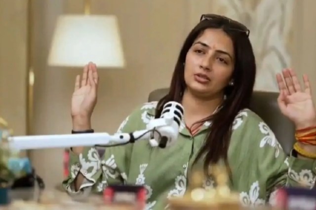 Vada Pav Girl Controversy