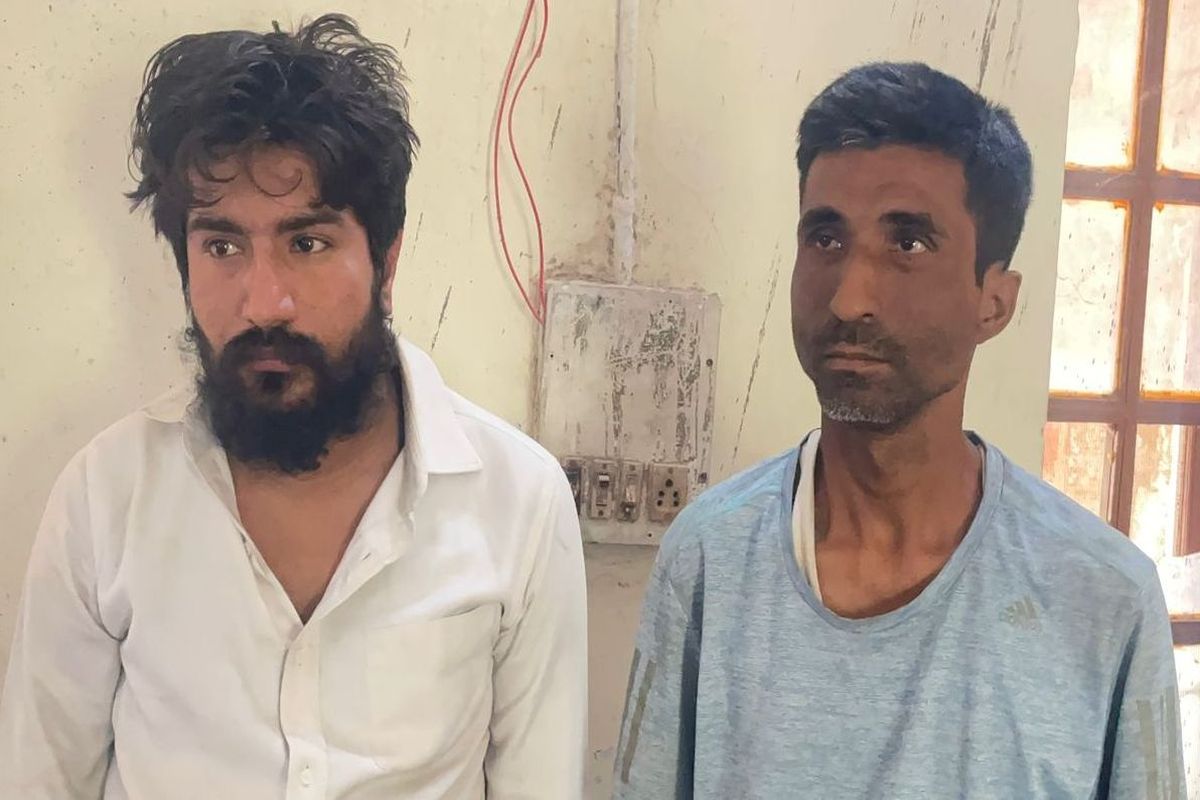 मंदिर से चांदी के छत्र चोरी करने वाले दो आरोपी गिरफ्तार