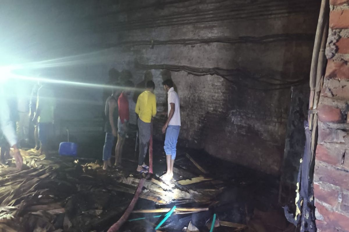 शॉर्ट सर्किट से प्लाईवुड फैक्ट्री में भीषण आग, लाखों का नुकसान