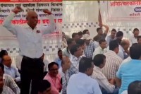 officers launch a protest against the balaghat District Panchayat CEO MP News