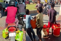 Banswara petrol pump news, rumor petrol diesel, fuel shortage news Rajasthan, petrol pump crowd news, बांसवाड़ा पेट्रोल पंप भीड़, Banswara News,