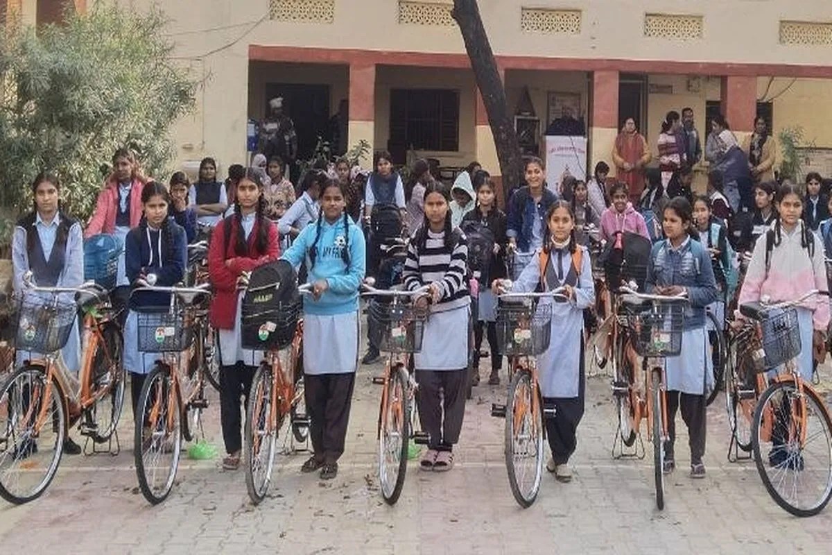 सत्र बीता, 595 लाड़लियों को नहीं मिली निशुल्क साइकिलें