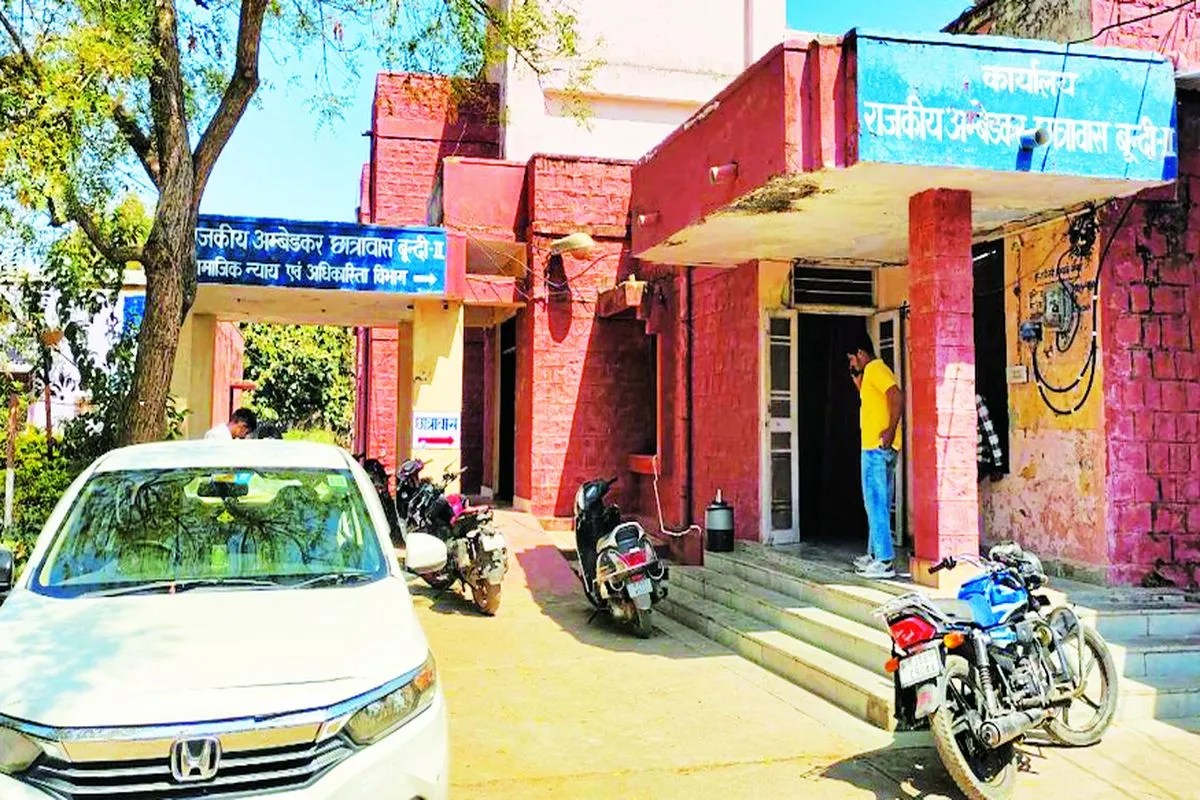 किसी के कुष्ठ रोग की बीमारी तो किसी के मां नहीं, पालनहार बन रहा मददगार