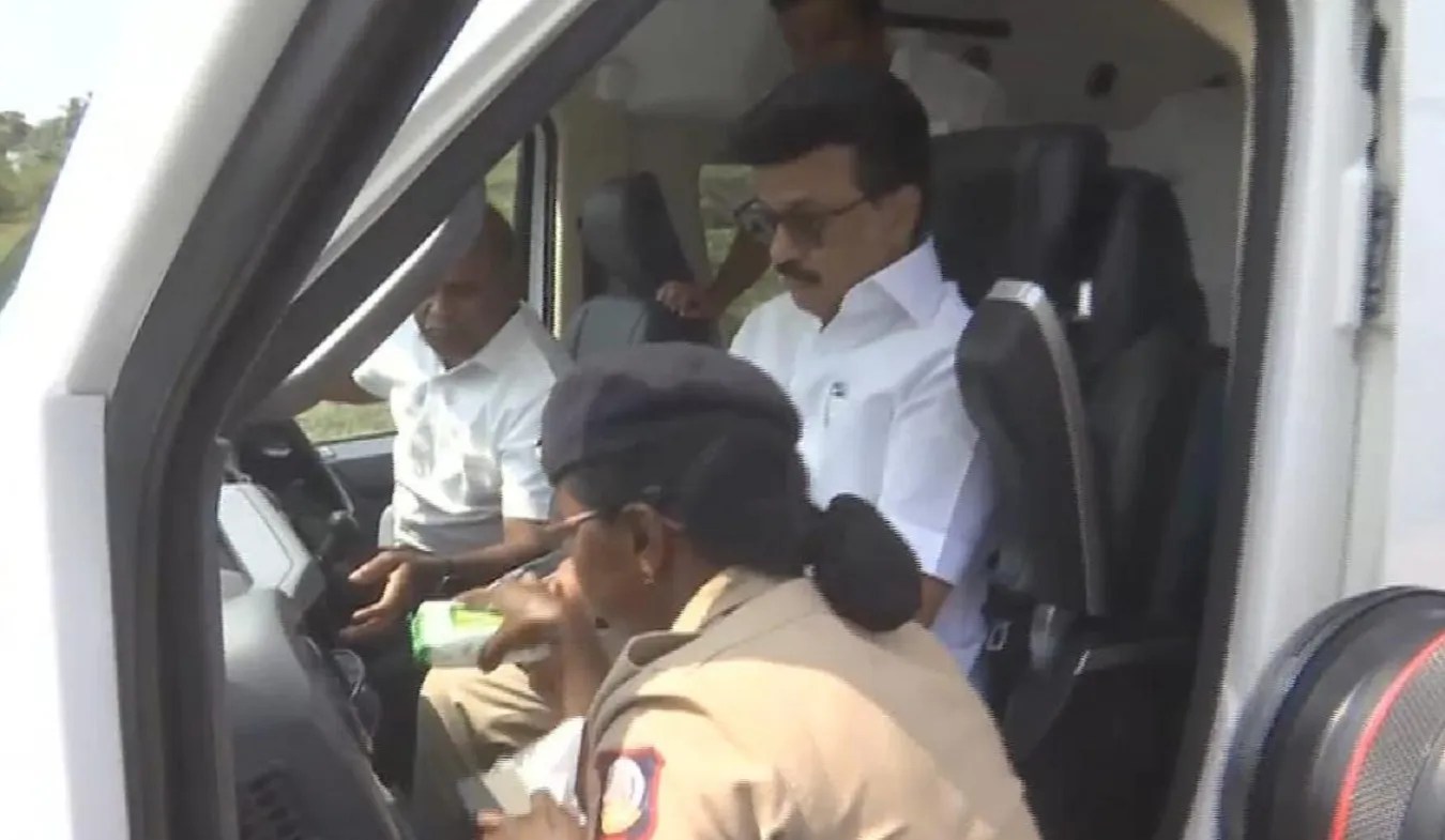 तिरुवारूर में सीएम स्टालिन के वाहन की जांच