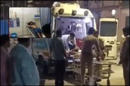 पुलिस दल को अस्पताल ले जाती एंबुलेंस, घायल हालत में भर्ती एचएस