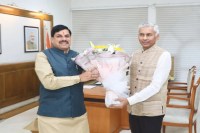 मुख्यमंत्री डॉ. मोहन यादव के जन्मदिवस पर मुख्य सचिव अनुराग जैन ने पुष्पगुच्छ भेंट कर शुभकामनाएं दी