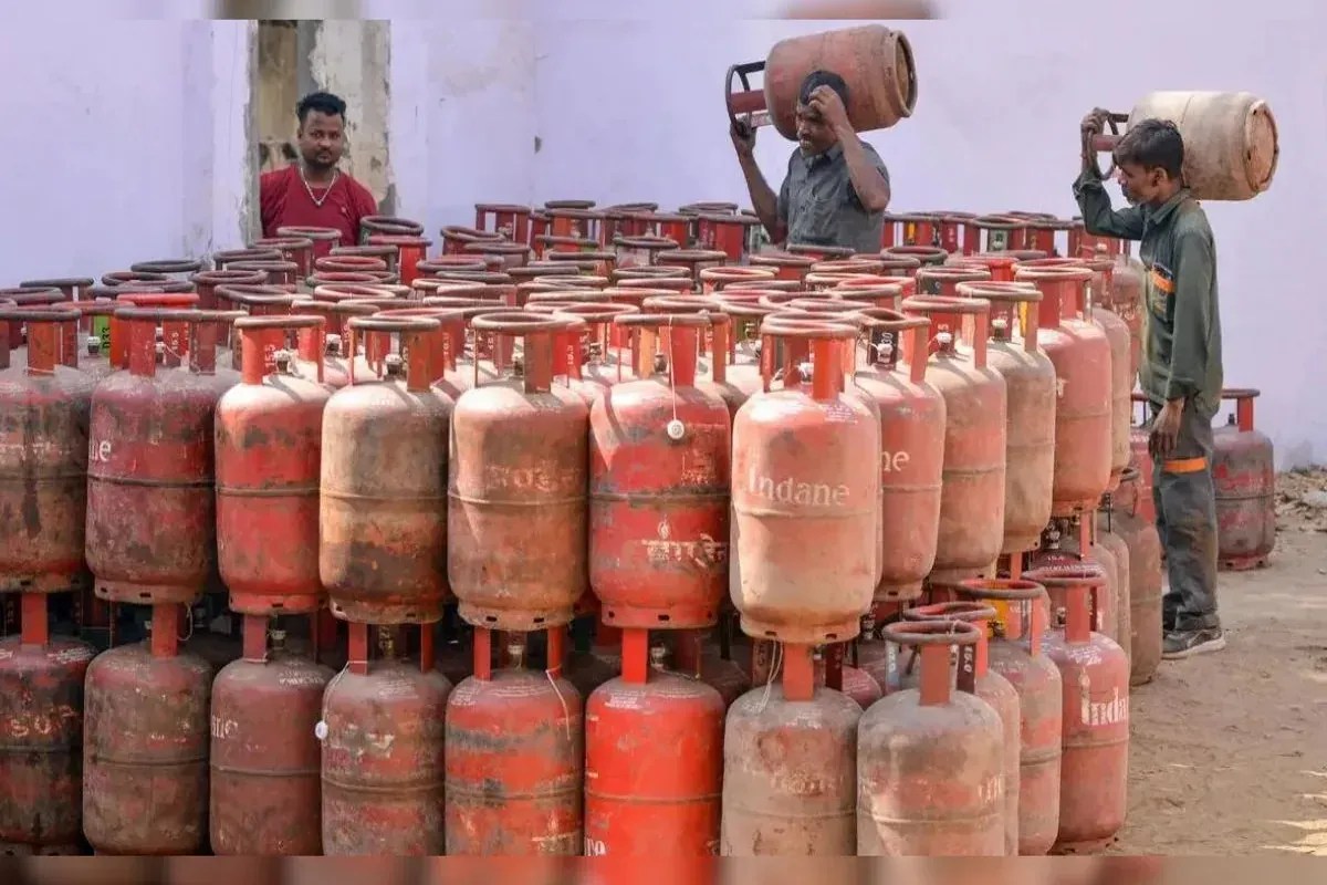 LPG Cylinder online booking Officials Refuse to Answer Calls mp news