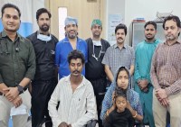 डॉक्टरों की टीम ने बिना देर किए एंडोस्कोपी की मदद से जटिल प्रक्रिया कर एलन-की को सुरक्षित बाहर निकाल लिया।