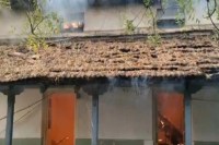 CG News: तहसील दफ्तर में लगी भीषण आग, रिकॉर्ड बचाने में जुटा प्रशासन