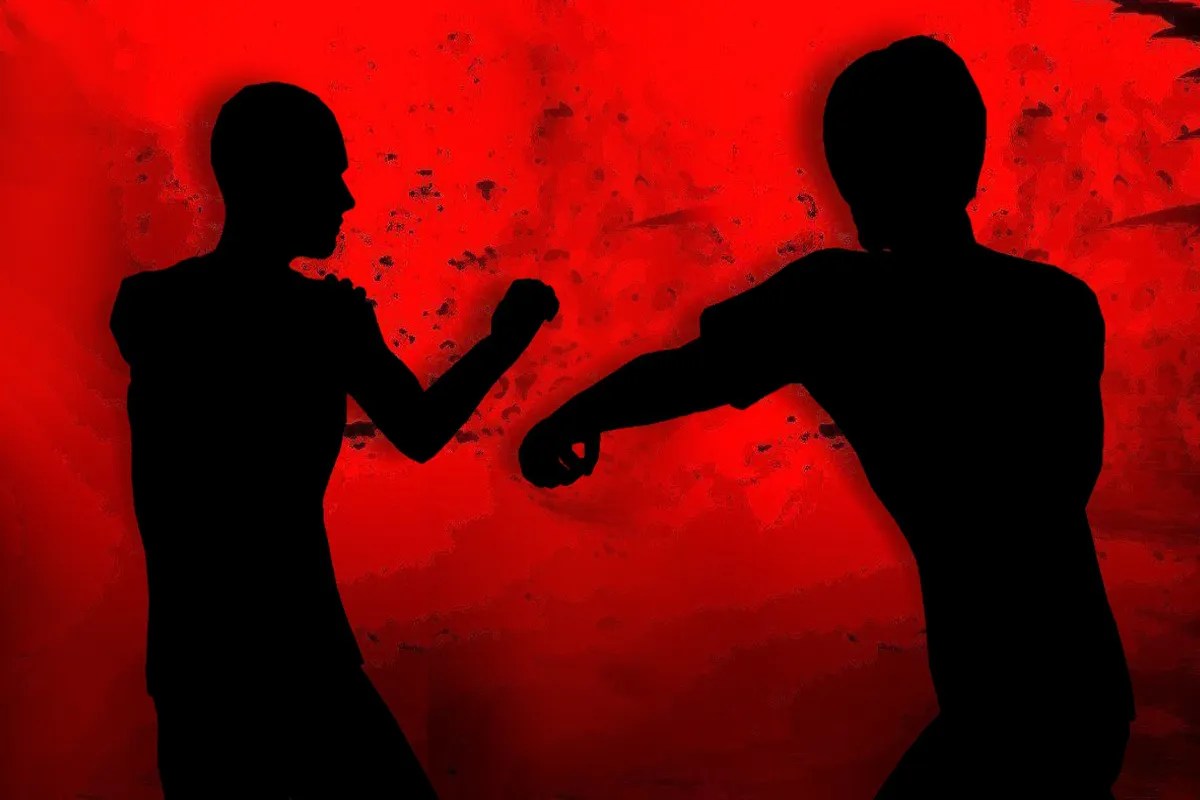 holi clash two groups